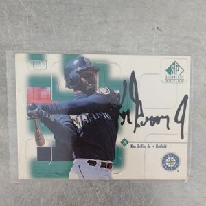 Ken Griffey Jr. SP Signature Edition Baseball Card